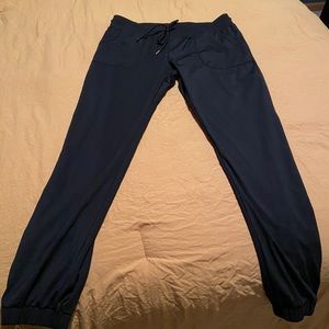 Black peak zipper jogger